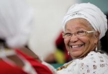SENADO JÁ ANALISA AUTORIZAÇÃO DO USO DE ADEREÇOS EM FOTOS DE DOCUMENTOS
