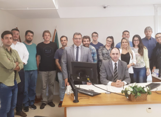 ALUNOS DE DIREITO DA UNISUL BUSCAM APERFEIÇOAMENTO NO FORO TRABALHISTA DA CAPITAL