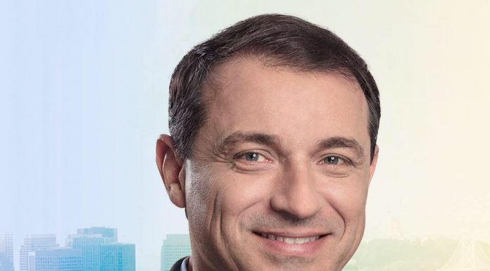 CARLOS MOISÉS: A INOVAÇÃO NO PROCESSO DE GOVERNAR SANTA CATARINA