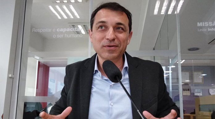 GOVERNADOR ANUNCIA REFORMA COM EXTINÇÃO DE SECRETARIAS E COMISSIONADOS