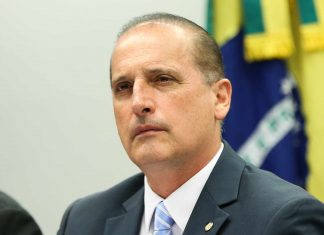 OBRAS PÚBLICAS TERÃO PLACAS COM NOMES DE SENADORES E DEPUTADOS