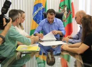 GOVERNADOR MOISÉS AUTORIZA CONTRATAÇÃO DE 911 PROFESSORES