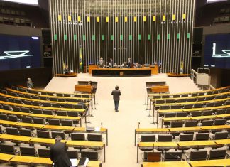 DEPUTADOS FEDERAIS COMEÇARAM O ANO COM TRÊS SALÁRIOS, DOIS SÃO “EXTRAS”