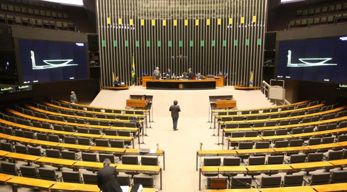 DEPUTADOS FEDERAIS COMEÇARAM O ANO COM TRÊS SALÁRIOS, DOIS SÃO “EXTRAS”