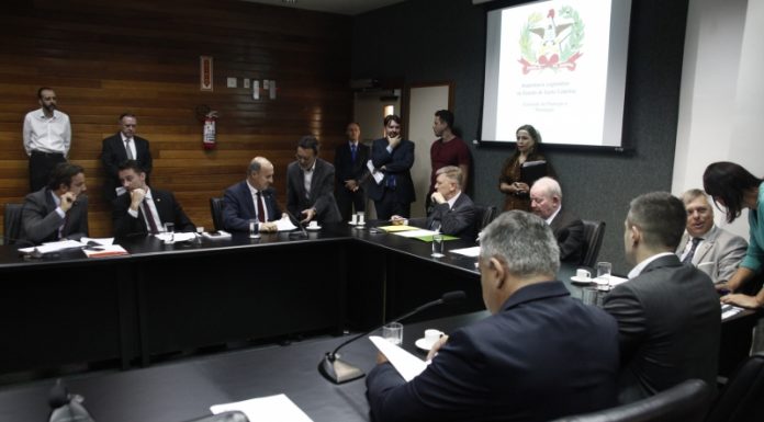 DEPUTADOS APROVAM PROJETO QUE RESTITUI INCENTIVOS FISCAIS À CADEIA PRODUTIVA