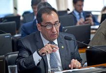 VAI, MESMO? FIM DE PREVIDÊNCIA ESPECIAL PARA PARLAMENTAR ESTÁ NO SENADO