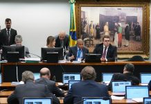 APÓS MAIS DE 12 HORAS DE DEBATE, PREVIDÊNCIA SERÁ VOTADA HOJE (QUARTA, 17/05)