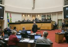 DEPUTADOS APROVAM REFORMA ADMINISTRATIVA DO GOVERNO CATARINENSE
