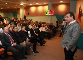 GOVERNO COMEMORA GESTÃO NA SAÚDE MAS, FILAS ENORMES DE ESPERA CONTINUAM CRESCENDO