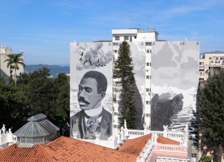 HOMENAGEM A CRUZ E SOUSA: CENTRO DA CAPITAL RECEBE O MURAL CISNE NEGRO