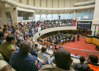 DEPUTADOS APROVAM PROJETO QUE ESTENDE CONTRATOS DE TEMPORÁRIOS PARA A ÁREA DA SAÚDE