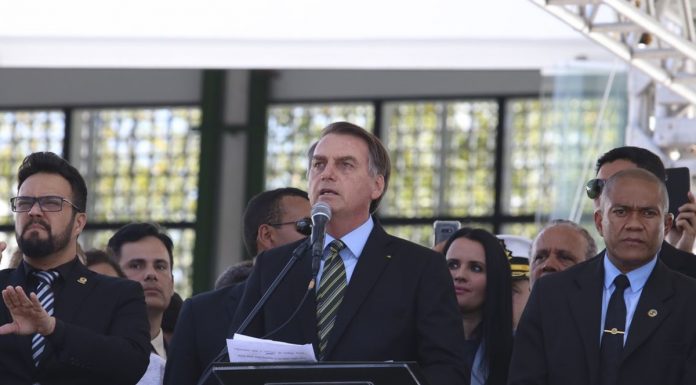 EM FLORIANÓPOLIS, PRESIDENTE BOLSONARO DEFENDE A PROTEÇÃO DA LEI E DA ORDEM