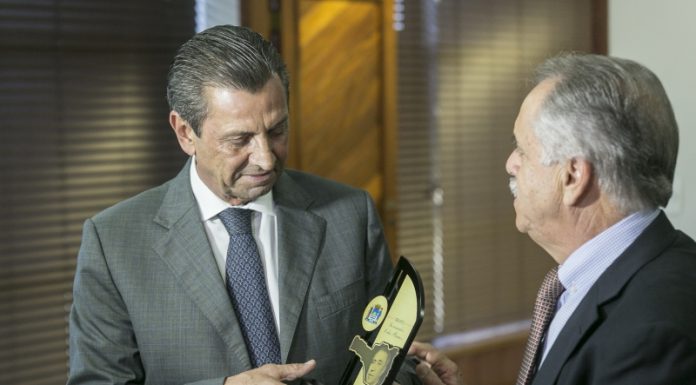 DEPUTADO JÚLIO GARCIA RECEBE O TROFÉU “GOVERNADOR CELSO RAMOS”