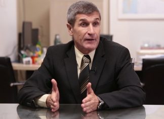 GOVERNADOR CARLOS MOISÉS DEMITE O SECRETÁRIO DE INFRAESTRUTURA