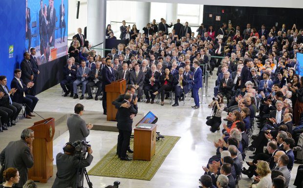 FÓRUM DE GOVERNADORES: CARLOS MOISÉS DEFENDE REFORMA TRIBUTÁRIA