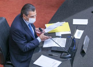 ALESC OFICIALIZA PROCESSO DE IMPEACHMENT CONTRA GOVERNADOR CARLOS MOISÉS E VICE DANIELA REINEHR
