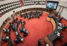 DEPUTADOS APROVAM COMISSÃO ESPECIAL DO IMPEACHMENT DO GOVERNADOR CARLOS MOISÉS E DA VICE DANIELA REINEHR