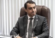 CARLOS MOISÉS DEFENDE A EXTINÇÃO DE APOSENTADORIAS ESPECIAIS PAGAS A EX-GOVERNADORES