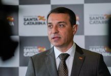 AO REASSUMIR O GOVERNO, CARLOS MOISÉS PROMETE HARMONIA E DIÁLOGO COM OS DEPUTADOS
