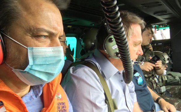 PRESIDENTE BOLSONARO SOBREVOOU REGIÕES DO ALTO VALE DE SC ATINGIDAS PELAS ENXURRADAS