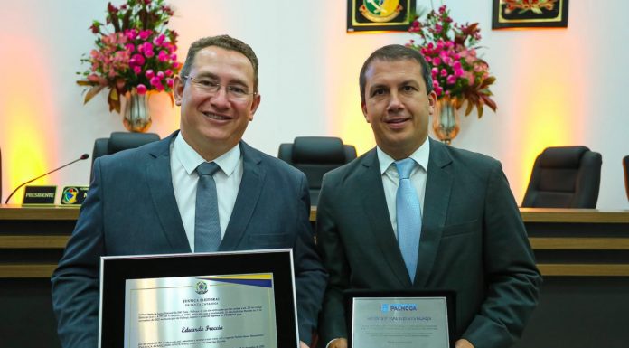 “COMPROMISSO COM AS PESSOAS”: EDUARDO FRECCIA ASSUMIU A PREFEITURA DE PALHOÇA