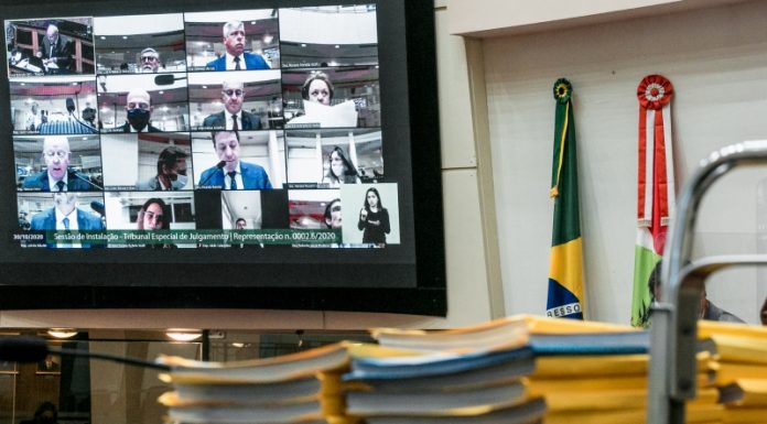 TRIBUNAL MISTO VOTA SEXTA RELATÓRIO SOBRE IMPEACHMENT DO GOVERNADOR CARLOS MOISÉS