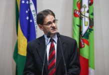 COVID 19: DEPUTADO NEODI SARETA COBRA DO GOVERNO AVANÇO E READEQUAÇÃO NA VACINAÇÃO