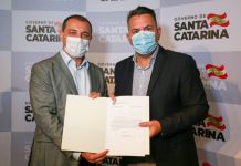 GOVERNADOR CARLOS MOISÉS ANUNCIA CHAMADA DE NOVOS PROFISSIONAIS PARA A ÁREA DA EDUCAÇÃO