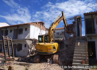 PREFEITURA REALIZA DEMOLIÇÃO DE 31 APARTAMENTOS CLANDESTINOS EM FLORIANÓPOLIS