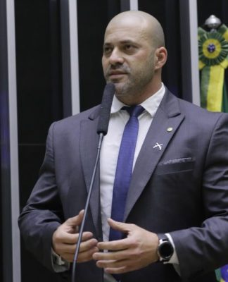 SEM TORNOZELEIRA: DEPUTADO DANIEL SILVEIRA DECLARA QUE NÃO VAI CUMPRIR DECISÃO DO MINISTRO ALEXANDRE DE MORAES