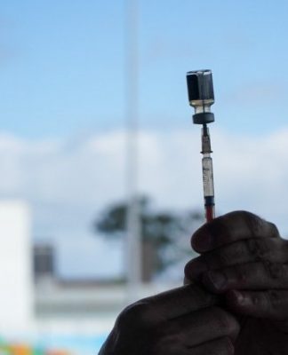 IDOSOS DEVERÃO TOMAR A SEGUNDA DOSE DE REFORÇO CONTRA A COVID