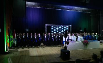FACULDADE MUNICIPAL DE PALHOÇA CELEBRA FORMATURA DE NOVA TURMA DE GRADUADOS