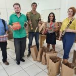 CULTURA: ESTUDANTES DE PALHOÇA RECEBEM KITS ARTESANAIS DE COMUNIDADES INDÍGENAS