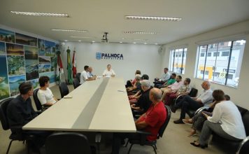 SEGURANÇA JURÍDICA: PREFEITURA DE PALHOÇA ENTREGA TÍTULOS DE PROPRIEDADE SOBRE IMÓVEIS