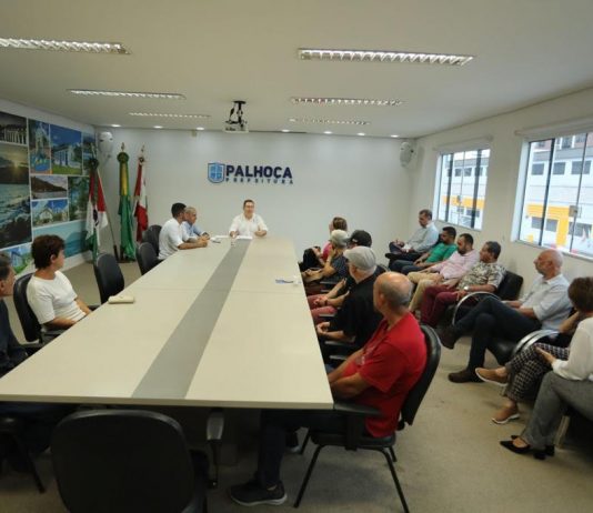 SEGURANÇA JURÍDICA: PREFEITURA DE PALHOÇA ENTREGA TÍTULOS DE PROPRIEDADE SOBRE IMÓVEIS