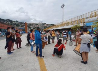 ENSINO PARA TODOS: FLORIANÓPOLIS REALIZA CORTEJO PELA EDUCAÇÃO DE JOVENS, ADULTOS E IDOSOS