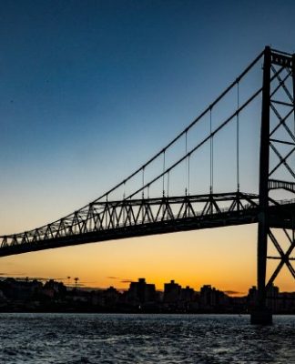 SHOW DE CAMERATA COMEMORA OS 96 ANOS DA PONTE HERCÍLIO LUZ EM FLORIANÓPOLIS