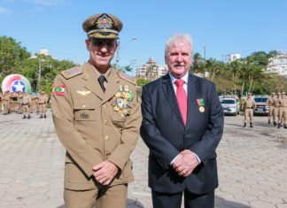 187 ANOS: POLÍCIA MILITAR PRESTA HOMENAGENS AO PRESIDENTE DA ALESC, DEPUTADO MOACIR SOPELSA