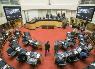 UNANIMIDADE DOS DEPUTADOS APROVA REDUÇÃO DE ICMS SOBRE SERVIÇOS E ALIMENTOS EM SC