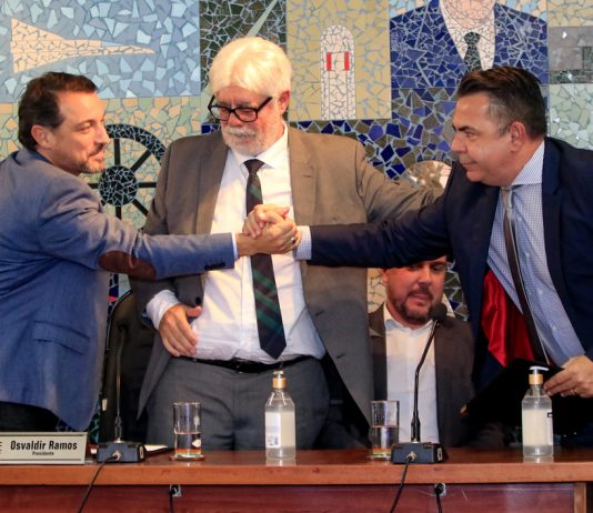 ATUAÇÃO RECONHECIDA: CONSELHO ESTADUAL DE EDUCAÇÃO PRESTA HOMENAGENS AO GOVERNADOR CARLOS MOISÉS