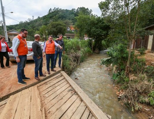 EFEITOS CHUVAS-SC: GOVERNADOR MOISÉS LIBERA RECURSOS PARA CONTER PREJUÍZOS EM ANITÁPOLIS