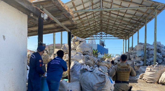 PALHOÇA: FISCALIZAÇÃO REALIZA FLAGRANTES EM COMÉRCIO E SUCATAS CLANDESTINOS