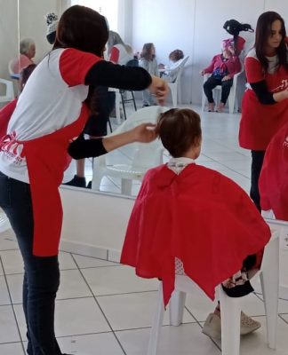 DIGNIDADE: PALHOÇA REALIZA “DIA DA BELEZA” PARA IDOSOS
