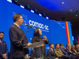CONGRESSO DE PREFEITOS: MÁQUINA PÚBLICA EM SC PRECISA EVOLUIR COM TRANSPARÊNCIA