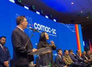 CONGRESSO DE PREFEITOS: MÁQUINA PÚBLICA EM SC PRECISA EVOLUIR COM TRANSPARÊNCIA