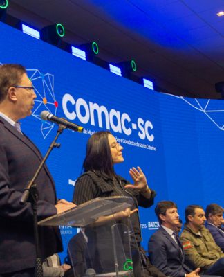 CONGRESSO DE PREFEITOS: MÁQUINA PÚBLICA EM SC PRECISA EVOLUIR COM TRANSPARÊNCIA