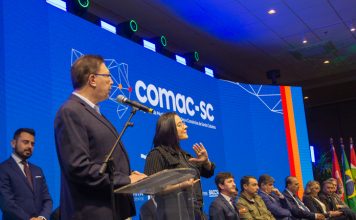 CONGRESSO DE PREFEITOS: MÁQUINA PÚBLICA EM SC PRECISA EVOLUIR COM TRANSPARÊNCIA