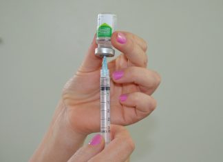 DIA NACIONAL DE VACINAÇÃO EM SC : 19 IMUNIZANTES CONTRA 20 DOENÇAS