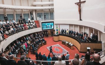 COMENDA DO LEGISLATIVO CATARINENSE: 39 PERSONALIDADES E INSTITUIÇÕES RECEBEM HOMENAGENS DA ASSEMBLEIA LEGISLATIVA