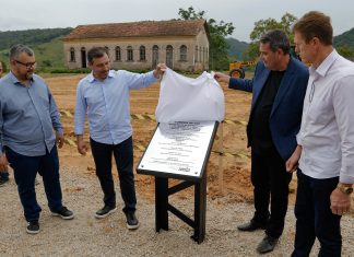 GOVERNADOR MOISÉS INAUGURA RODOVIA E LIBERA RECURSOS PARA INFRAESTRUTURA NO SUL DE SC
